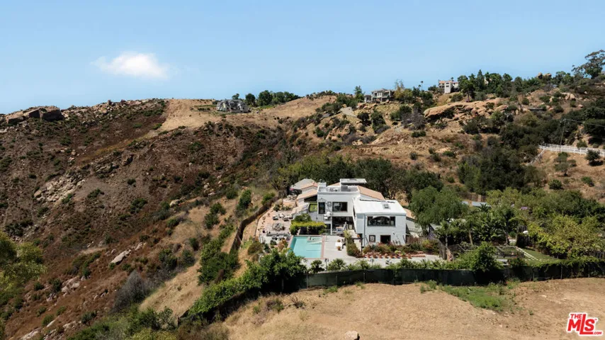 231 Loma Metisse Road, Malibu, California 90265