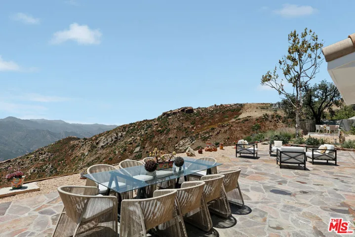 231 Loma Metisse Road, Malibu, California 90265