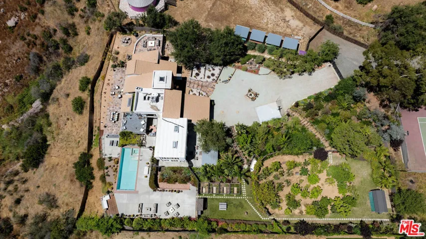 231 Loma Metisse Road, Malibu, California 90265