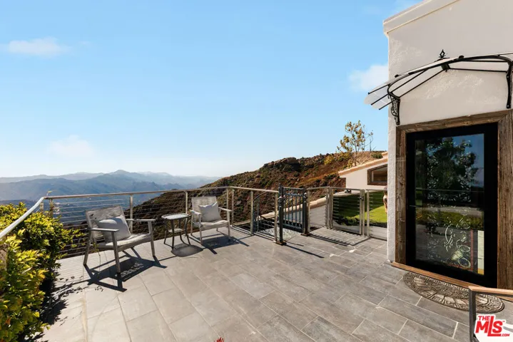231 Loma Metisse Road, Malibu, California 90265