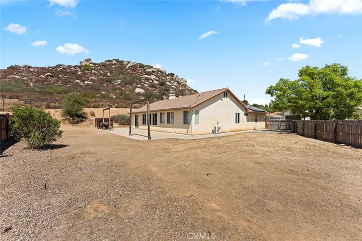 What a great backyard...see the RV gate and what a lovely backdrop!