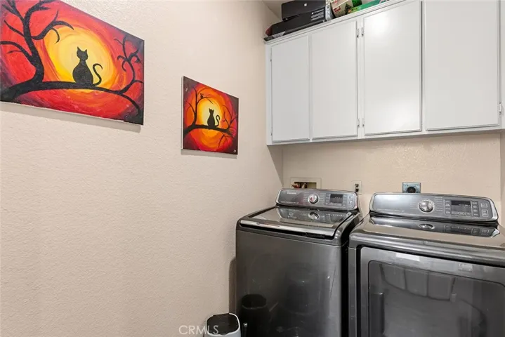 Indoor laundry *Washer & Dryer stay*