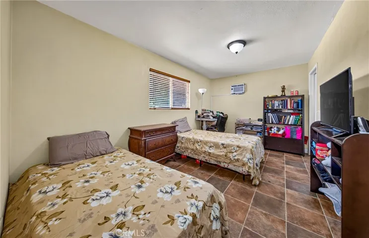 2174 W Lincoln, Banning, California 92220