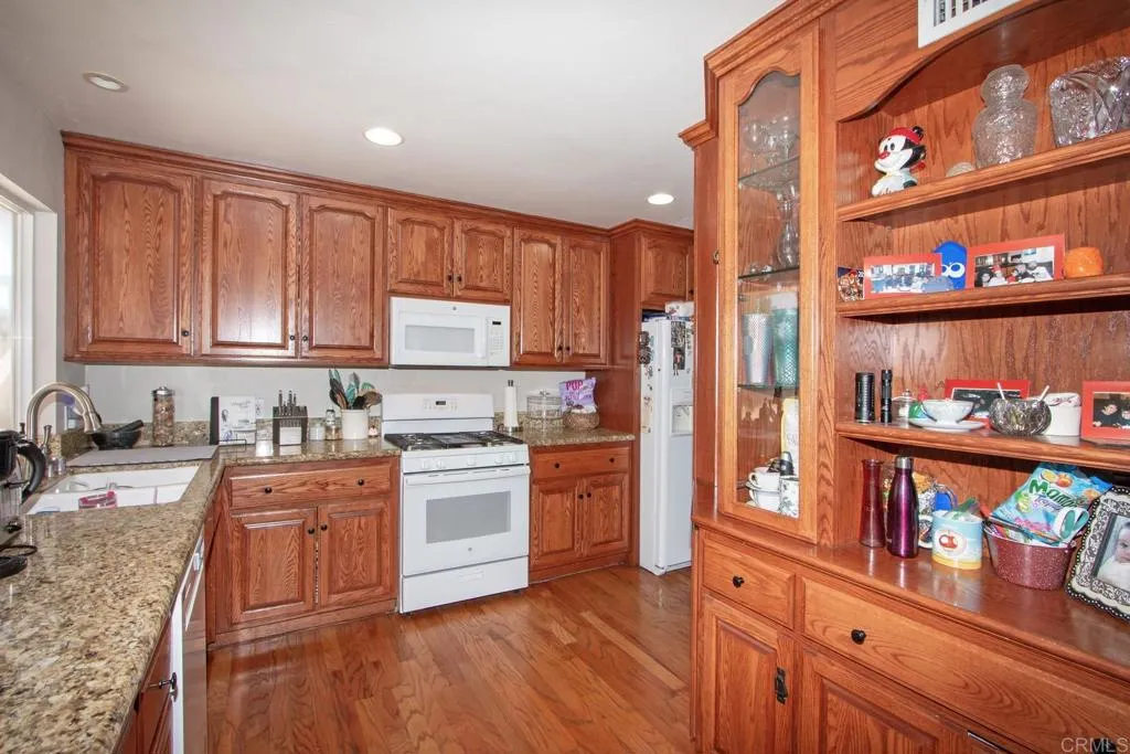 Granite counters. Oak cabinetry