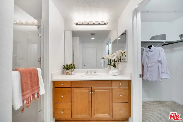6020 Seabluff Drive 438, Playa Vista, California 90094