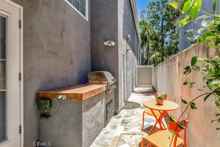 Entertaining with perfect space for cooking and serving.
