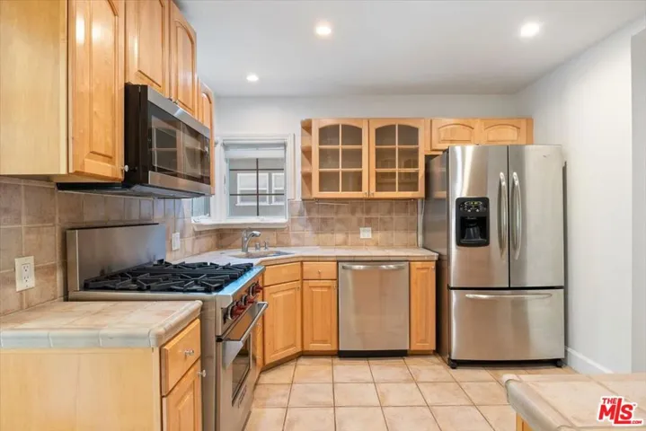 14041 Roblar Road, Sherman Oaks, California 91423