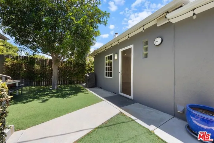 14041 Roblar Road, Sherman Oaks, California 91423