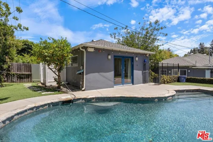 14041 Roblar Road, Sherman Oaks, California 91423