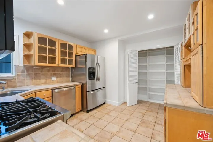 14041 Roblar Road, Sherman Oaks, California 91423