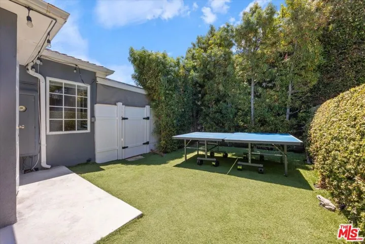 14041 Roblar Road, Sherman Oaks, California 91423