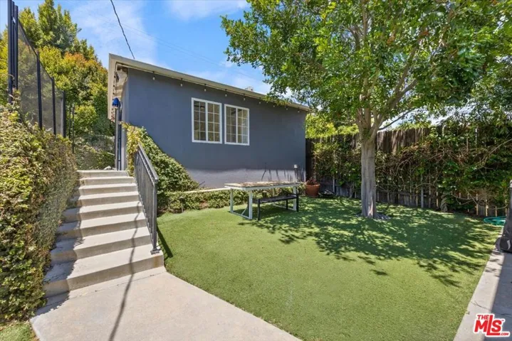 14041 Roblar Road, Sherman Oaks, California 91423