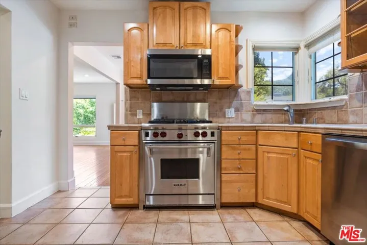 14041 Roblar Road, Sherman Oaks, California 91423