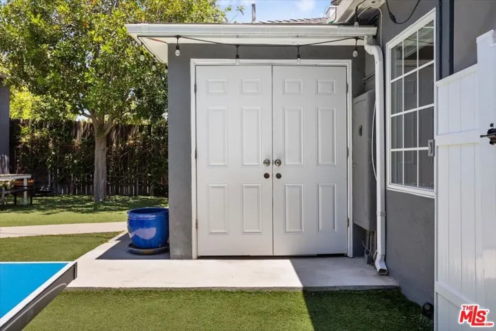 14041 Roblar Road, Sherman Oaks, California 91423