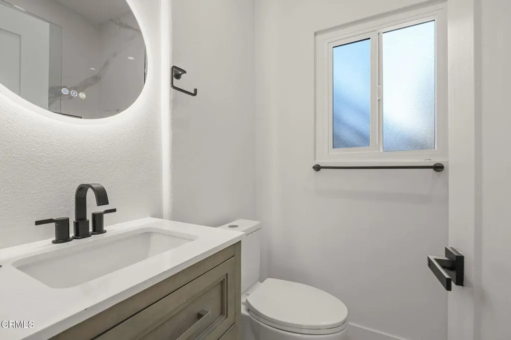 Unit 1 bathroom 934 Sharon Ln