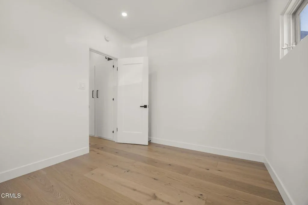 Unit 2 bedroom 934 Sharon Ln