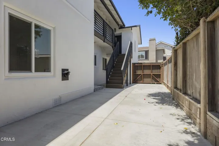 Access to unit 2 and 3 934 Sharon Ln