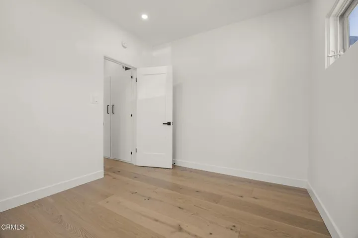 Unit 2 bedroom 934 Sharon Ln