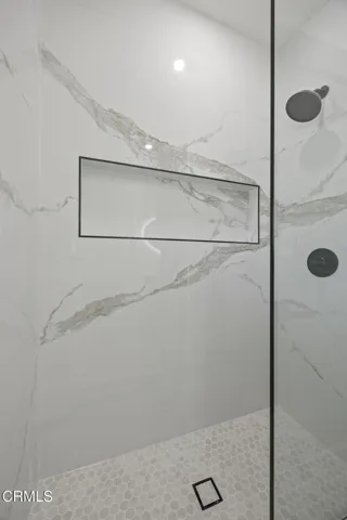 Unit 3 bathroom shower 934 Sharon Ln