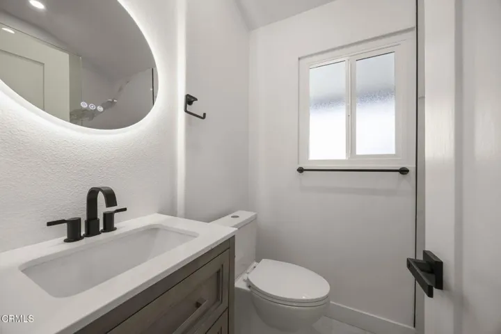 Unit 3 bathroom 934 Sharon Ln