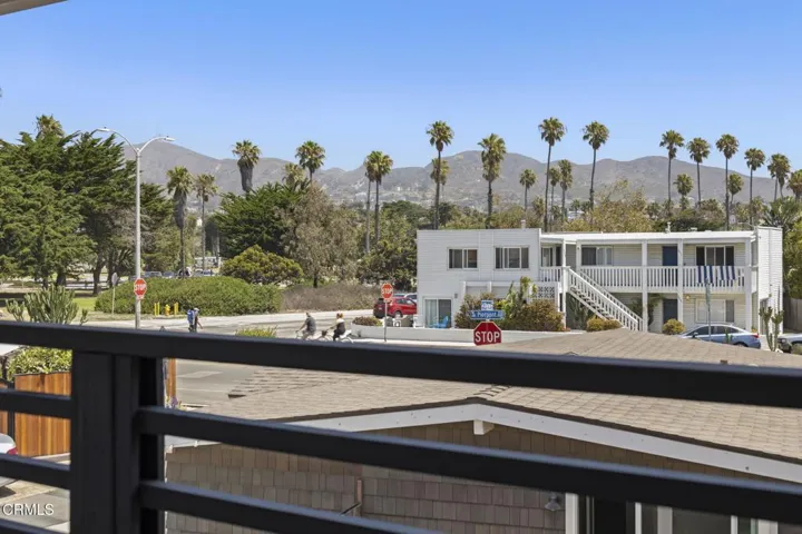 Upper level views from entrance 934 Shar
