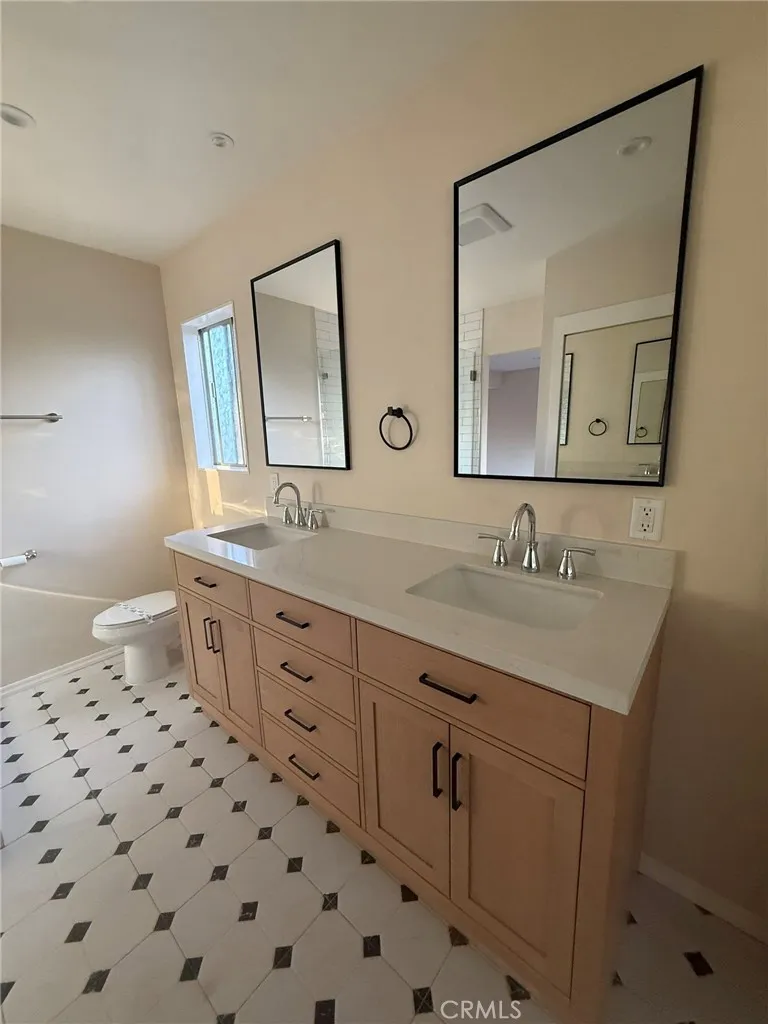 Master bath double sinks
