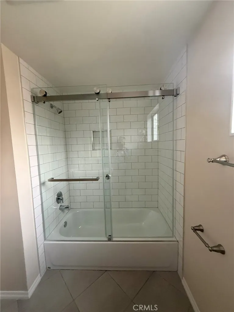 Upstairs 2nd bath tub and shower