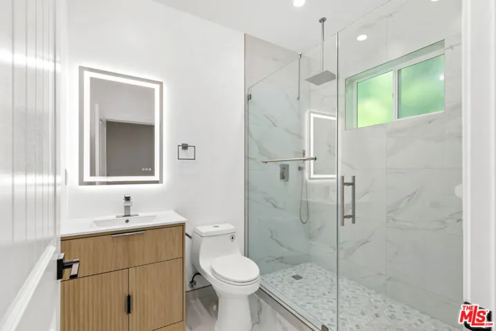 6932 Babcock Avenue, North Hollywood, California 91605