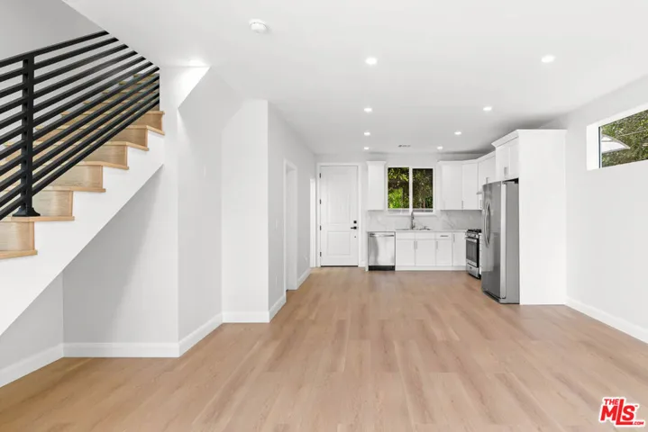6932 Babcock Avenue, North Hollywood, California 91605