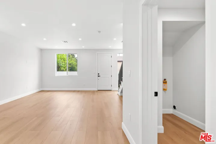 6932 Babcock Avenue, North Hollywood, California 91605