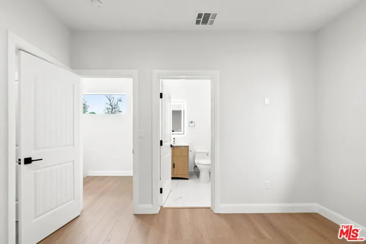 6932 Babcock Avenue, North Hollywood, California 91605