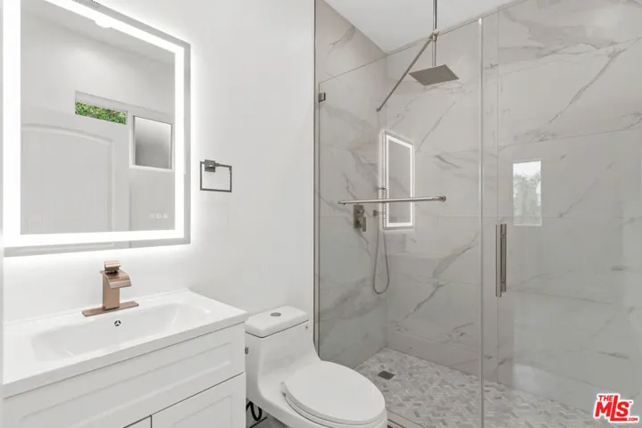6932 Babcock Avenue, North Hollywood, California 91605