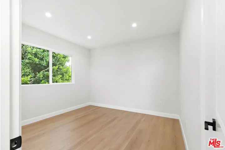 6932 Babcock Avenue, North Hollywood, California 91605