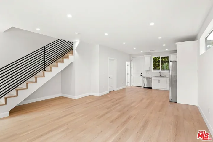 6932 Babcock Avenue, North Hollywood, California 91605