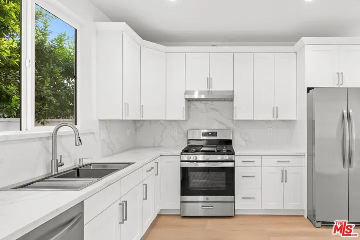 6932 Babcock Avenue, North Hollywood, California 91605