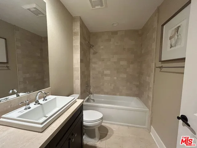 23500 Park Sorrento C33, Calabasas, California 91302