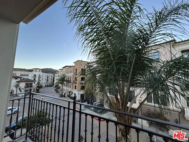 23500 Park Sorrento C33, Calabasas, California 91302