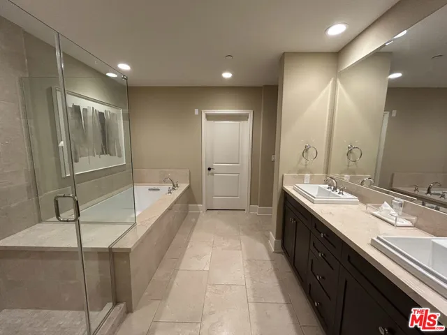 23500 Park Sorrento C33, Calabasas, California 91302