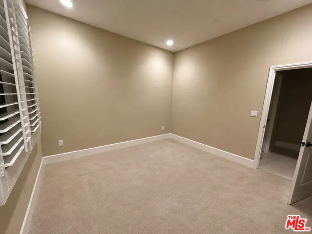 23500 Park Sorrento C33, Calabasas, California 91302