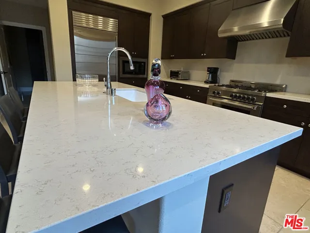 23500 Park Sorrento C33, Calabasas, California 91302