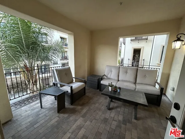 23500 Park Sorrento C33, Calabasas, California 91302
