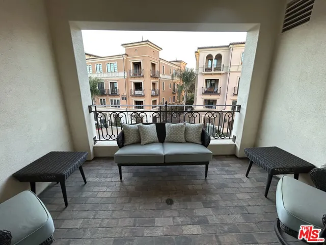 23500 Park Sorrento C33, Calabasas, California 91302