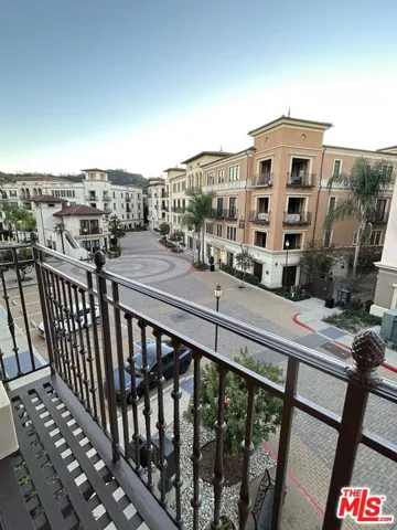 23500 Park Sorrento C33, Calabasas, California 91302