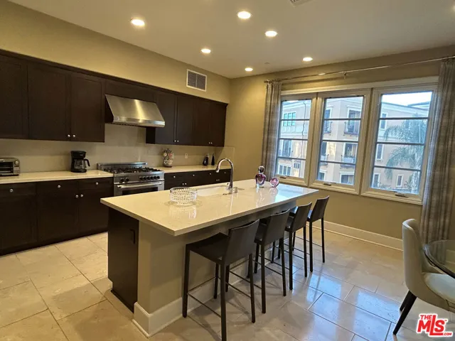 23500 Park Sorrento C33, Calabasas, California 91302