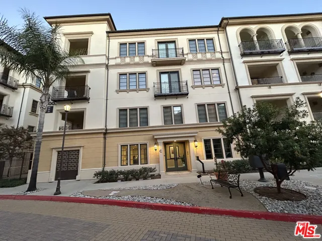 23500 Park Sorrento C33, Calabasas, California 91302