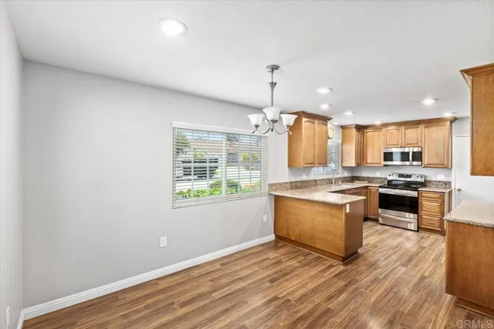 Casual Dining & Kitchen