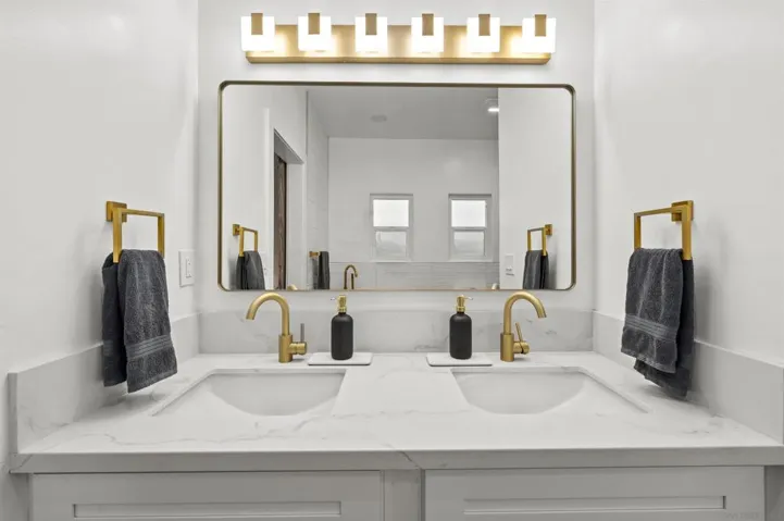 727 Ostend, San Diego, California 92109