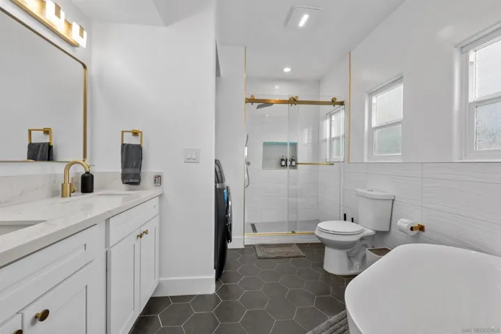 727 Ostend, San Diego, California 92109