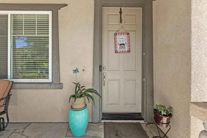 28292 Meadow Glen Way W, Escondido, California 92026