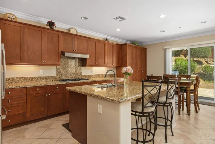 28292 Meadow Glen Way W, Escondido, California 92026